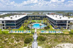*New Listing | Beach front Resort | Bright & Airy* - Image 2