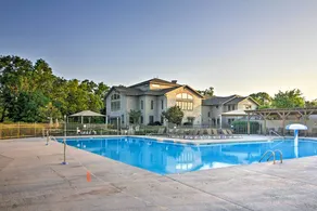 Indoor and Outdoor Pools, Golf and Lake Access! - Image 2