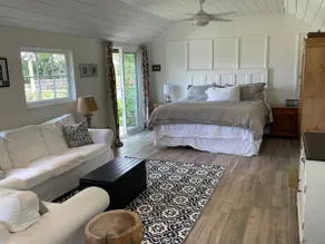 Vesuvius Bay Cottage with garden & ocean views - Image 2