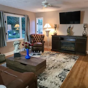 Large Family Home | Minutes from Naval Base (4 mi) - Image 4