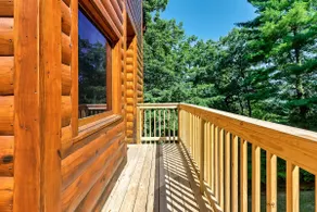 Relaxing Escape, Sleeps 6・Deck, Hot Tub, Grill - Image 3