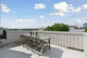 Chef's Kitchen & Primary Suite-Free Parking - Image 2