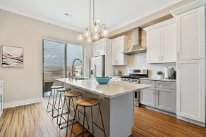 Chef's Kitchen & Primary Suite-Free Parking - Image 3