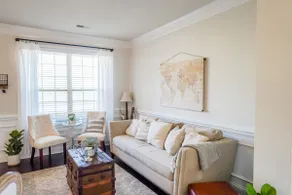 Charming 5 Bedroom Family-Friendly Spacious Home - Image 2