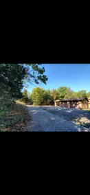 Cheerful 4-bedroom cottage with free parking. - Image 4