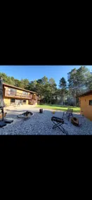 Cheerful 4-bedroom cottage with free parking. - Image 5
