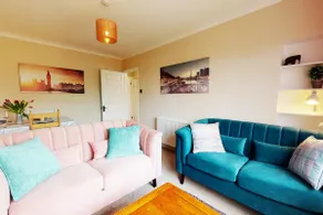Cosy 2 Bed Apartment With Private Garden - Image 3