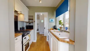 Cosy 2 Bed Apartment With Private Garden - Image 5