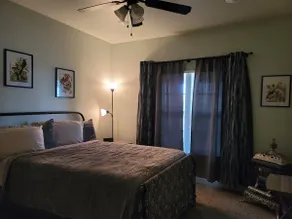 Retro Bungalow - 3 Beds/2 Baths - No Chores! - Image 3