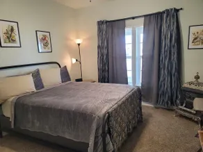 Retro Bungalow - 3 Beds/2 Baths - No Chores! - Image 4