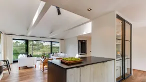 Hamptons Waterfront Getaway – Stylish & Serene - Image 3