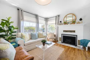 Charming Beach Cottage - Image 4