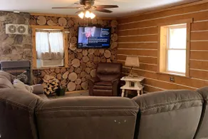 Hillside Hideaway Bunkhouse Cabin in the country. - Image 4