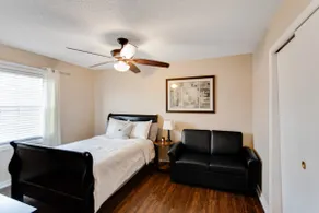 Lovely 1-Bedroom Apartment with Pool - Image 4