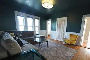 Lovely 4 Bedroom with free parking - Image 3