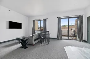 Downtown Executive Apartment - Pyrite - Image 2