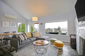 Pristine modern home with sweeping water views - Image 4