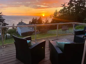 Pristine modern home with sweeping water views - Image 3