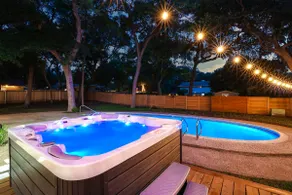 Pool~Hottub~Yoga Gym~Game Room~Fire Pit - Image 2
