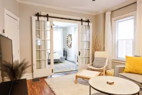The Downtown Bee: Cozy & charming escape steps from Main Street Bethlehem! - Image 4
