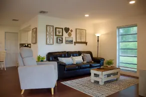 Private Guest House in Horse Ranch Haven in Miami - Image 2