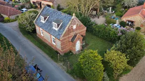 Charming two bedroom converted Chapel - Image 5