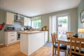 Cheerful and modern one bedroom home with parking - Pass the Keys - Image 4
