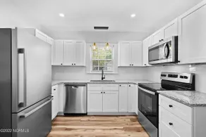 3 BR Historic Bungalow centrally located - Image 3