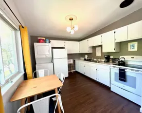 Mid-Century in Water Hill w/ Tons of Natural Light - Image 4