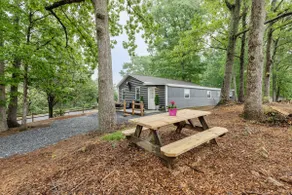 Sandy Plains Fountain Home | King Bed | 3 MI TIEC - Image 4