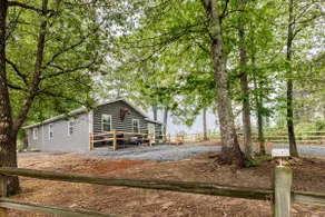 Sandy Plains Fountain Home | King Bed | 3 MI TIEC - Image 5
