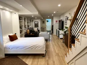 Modern, luxury studio w private parking & entrance - Image 2