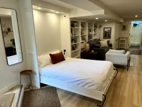 Modern, luxury studio w private parking & entrance - Image 4