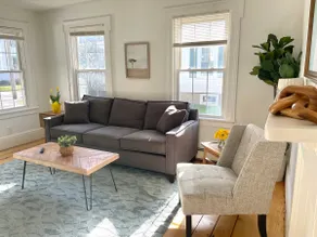 King beds-Classic New England 1st FL Apt Downtown - Image 2