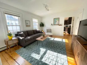 King beds-Classic New England 1st FL Apt Downtown - Image 3
