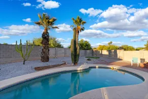 Tranquil Desert Oasis - beautiful private pool and putting green w/a great view! - Image 2