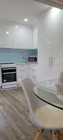 Adorable 2 bedroom holiday unit close to CBD - Image 2