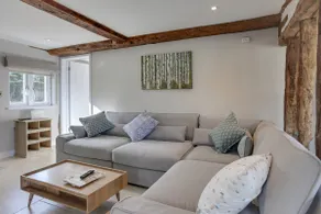 3 Ensuite Bedrooms, Large Garden and Private Drive - Image 3