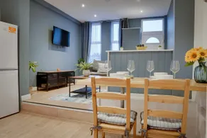 Superb 2 bed house minutes from CC - Image 5