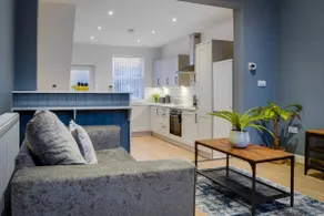Superb 2 bed house minutes from CC - Image 3