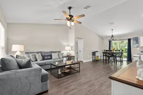 Pet-friendly, Heated Pool, Close to Everything 3 Bedroom Home - Image 4