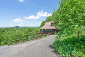 Bella Vista- Mountain views to the extreme! - Image 3