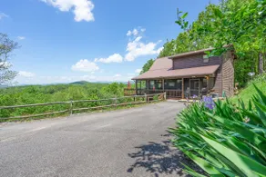 Bella Vista- Mountain views to the extreme! - Image 2