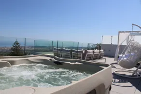 Luxury penthouse with hot tub & infinity pool - Image 3