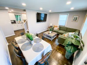 21 COMFORTABLE AND LUXURIOUS - Image 3