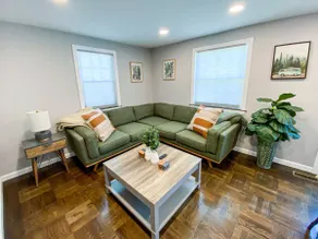 21 COMFORTABLE AND LUXURIOUS - Image 2