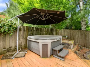 Edgefield: Sleeps 10+ Hot Tub + KegFridge + Garage - Image 3