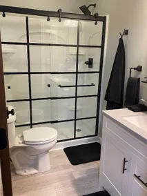 Newly remodeled apartment with free onsite parking - Image 5