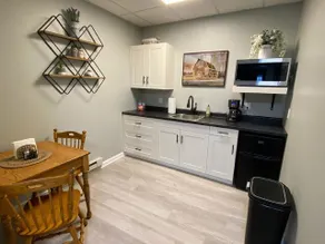 Newly remodeled apartment with free onsite parking - Image 3