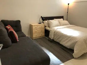 Beautiful 5 star 2 bd suite near bus&shopping - Image 5